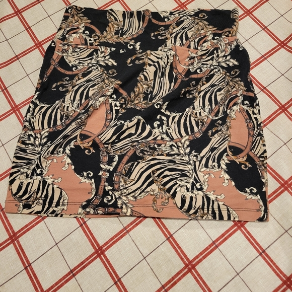 Patterned Mini Skirt - Picture 2 of 3
